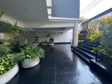Duplex Con 2 Estacionamientos Al Costado De La Huaca Pucllana En Miraflores