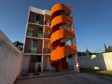 Se vende la torre de Departamentos, son 4 en total y cada uno con 2 recamaras. Se encuentra a 5 calles del Club Campestre.