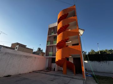 Se vende la torre de Departamentos, son 4 en total y cada uno con 2 recamaras. Se encuentra a 5 calles del Club Campestre.