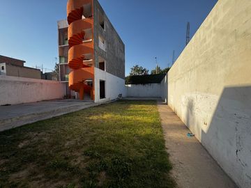 Se vende la torre de Departamentos, son 4 en total y cada uno con 2 recamaras. Se encuentra a 5 calles del Club Campestre.
