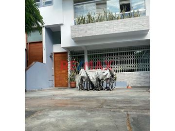 Alquiler Departamento Amoblado Y Equipado En 2Do Piso Vista A Parque