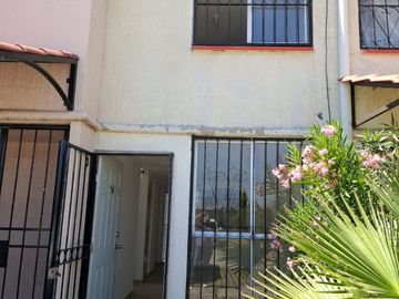 Linda Casa muy bien ubicada, Fraccionamiento Cafetales