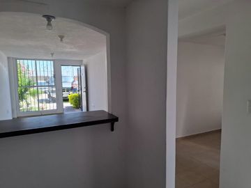 Linda Casa muy bien ubicada, Fraccionamiento Cafetales