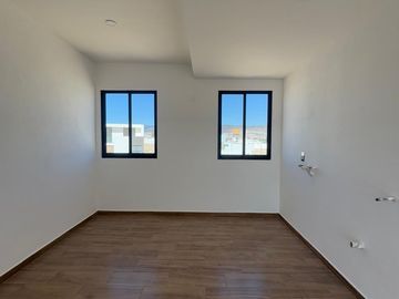 Casa en Venta en Villa Airosa – Ubicación Privilegiada y Diseño Moderno