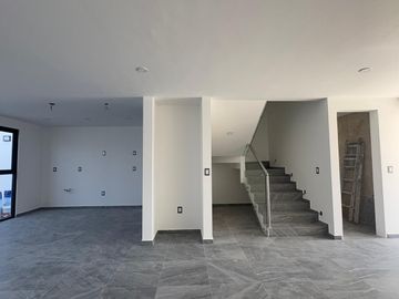 Casa en Venta en Villa Airosa – Ubicación Privilegiada y Diseño Moderno