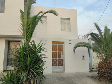 Acogedora Casa Frente a Parque - Sol de Ica Los Portales IX