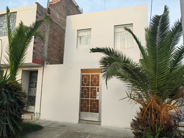Acogedora Casa Frente a Parque - Sol de Ica Los Portales IX