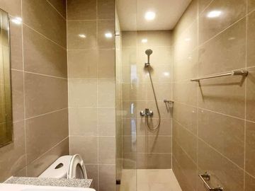 Uptown Parksuites 2br sacrifice sale