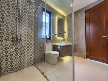 Brand New Modern House and Lot For Sale at Ayala Southvale Primera