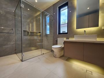 Brand New Modern House and Lot For Sale at Ayala Southvale Primera