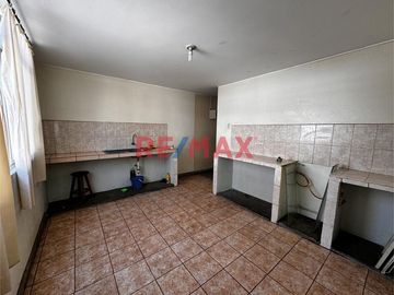 Venta De Amplia Casa En El Callao – Super Oportunidad Precio Por Metro Cuadrado De Locura