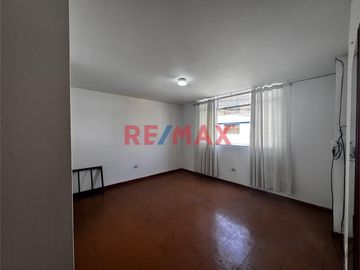 Venta De Amplia Casa En El Callao – Super Oportunidad Precio Por Metro Cuadrado De Locura