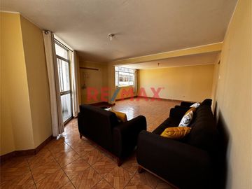 Venta De Amplia Casa En El Callao – Super Oportunidad Precio Por Metro Cuadrado De Locura