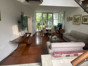 Venta de hermosa casa frente al Club el Golf Los Inkas
