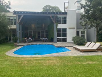 Venta de hermosa casa frente al Club el Golf Los Inkas