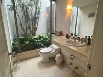 Venta de hermosa casa frente al Club el Golf Los Inkas
