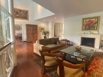 Venta de hermosa casa frente al Club el Golf Los Inkas