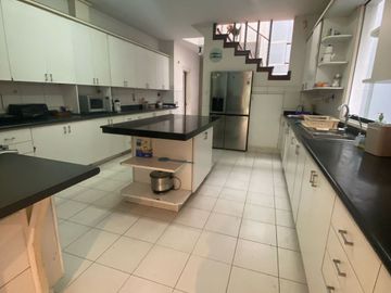 Venta de hermosa casa frente al Club el Golf Los Inkas