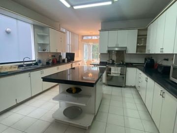 Venta de hermosa casa frente al Club el Golf Los Inkas