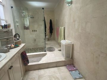Venta de hermosa casa frente al Club el Golf Los Inkas