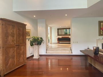 Venta de hermosa casa frente al Club el Golf Los Inkas