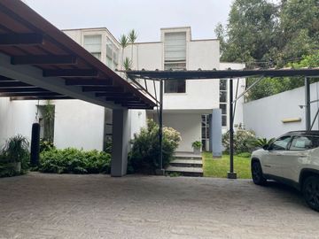Venta de hermosa casa frente al Club el Golf Los Inkas