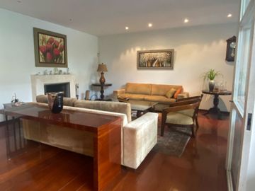 Venta de hermosa casa frente al Club el Golf Los Inkas