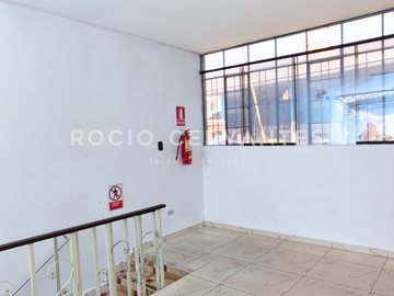 ¡VENDO LOCAL COMERCIAL en Av. Ejercito! Precio en dólares negociable