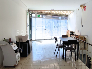 ¡VENDO LOCAL COMERCIAL en Av. Ejercito! Precio en dólares negociable