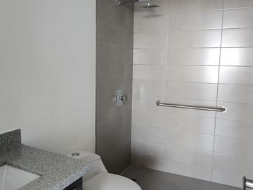 ¡Oportunidad Vendo Suite en Edificio Quo Luxury Apartments, frente Mall del Sol!