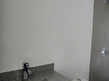 ¡Oportunidad Vendo Suite en Edificio Quo Luxury Apartments, frente Mall del Sol!