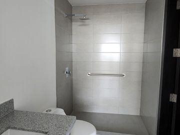 ¡Oportunidad Vendo Suite en Edificio Quo Luxury Apartments, frente Mall del Sol!