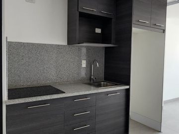 ¡Oportunidad Vendo Suite en Edificio Quo Luxury Apartments, frente Mall del Sol!