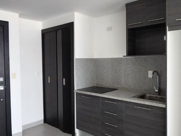 ¡Oportunidad Vendo Suite en Edificio Quo Luxury Apartments, frente Mall del Sol!