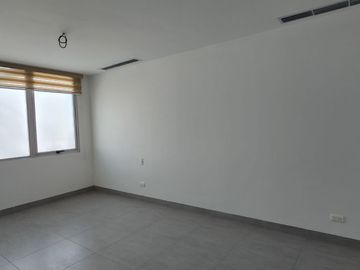 ¡Oportunidad Vendo Suite en Edificio Quo Luxury Apartments, frente Mall del Sol!