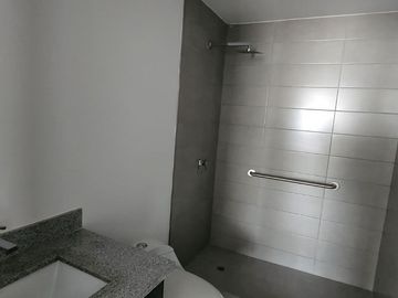 ¡Oportunidad Vendo Suite en Edificio Quo Luxury Apartments, frente Mall del Sol!