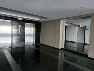 ¡Oportunidad Vendo Suite en Edificio Quo Luxury Apartments, frente Mall del Sol!