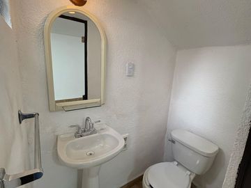 Casa en Venta en Morales Campestre Recién Remodelada con pisos nuevos y 2 calles del Club Campestre.