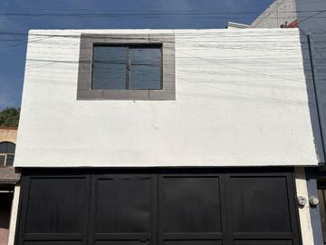 Casa en Venta en Morales Campestre Recién Remodelada con pisos nuevos y 2 calles del Club Campestre.