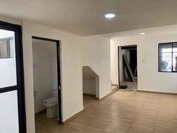 Casa en Venta en Morales Campestre Recién Remodelada con pisos nuevos y 2 calles del Club Campestre.