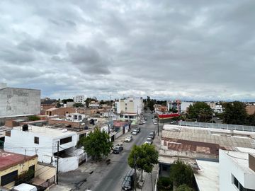 PENTHOUSE CENTRICO EN COLONIA ALAMITOS CERCA DE AV MERIANO JIMENEZ