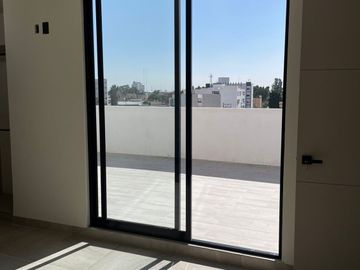 PENTHOUSE CENTRICO EN COLONIA ALAMITOS CERCA DE AV MERIANO JIMENEZ