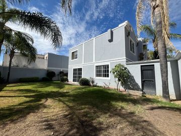 En Esquina con Terreno de 300m2 Haciendas del Campestre
