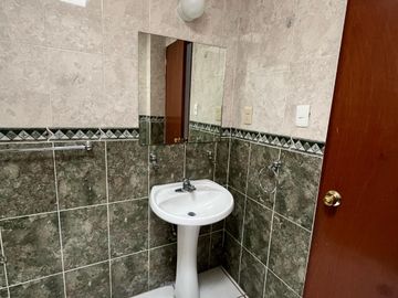 En Esquina con Terreno de 300m2 Haciendas del Campestre