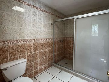 En Esquina con Terreno de 300m2 Haciendas del Campestre