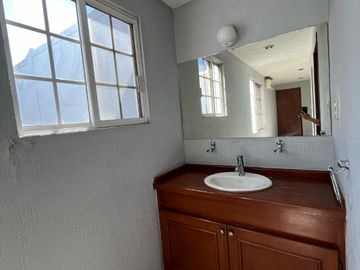 En Esquina con Terreno de 300m2 Haciendas del Campestre