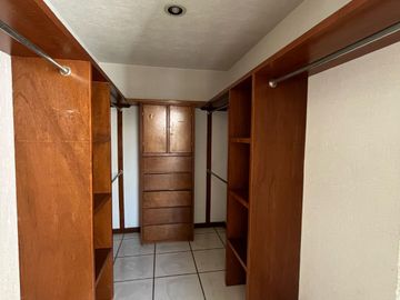 En Esquina con Terreno de 300m2 Haciendas del Campestre