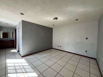 En Esquina con Terreno de 300m2 Haciendas del Campestre