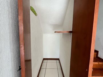 En Esquina con Terreno de 300m2 Haciendas del Campestre