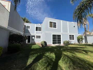 En Esquina con Terreno de 300m2 Haciendas del Campestre
